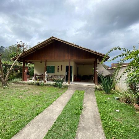 Lumiar Casa Solar Churrasqueira Com 3 Quartos Sendo Um Suite Arejada, Jardim A 700M Do Centro Ngoại thất bức ảnh