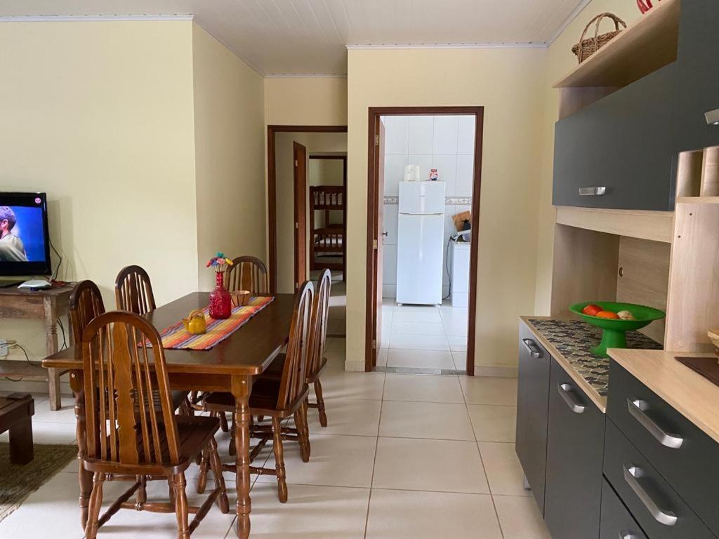 Lumiar Casa Solar Churrasqueira Com 3 Quartos Sendo Um Suite Arejada, Jardim A 700M Do Centro Ngoại thất bức ảnh